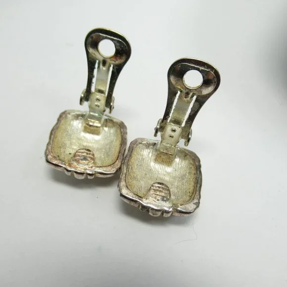 Vintage Clip Earrings - Picture 5 of 7